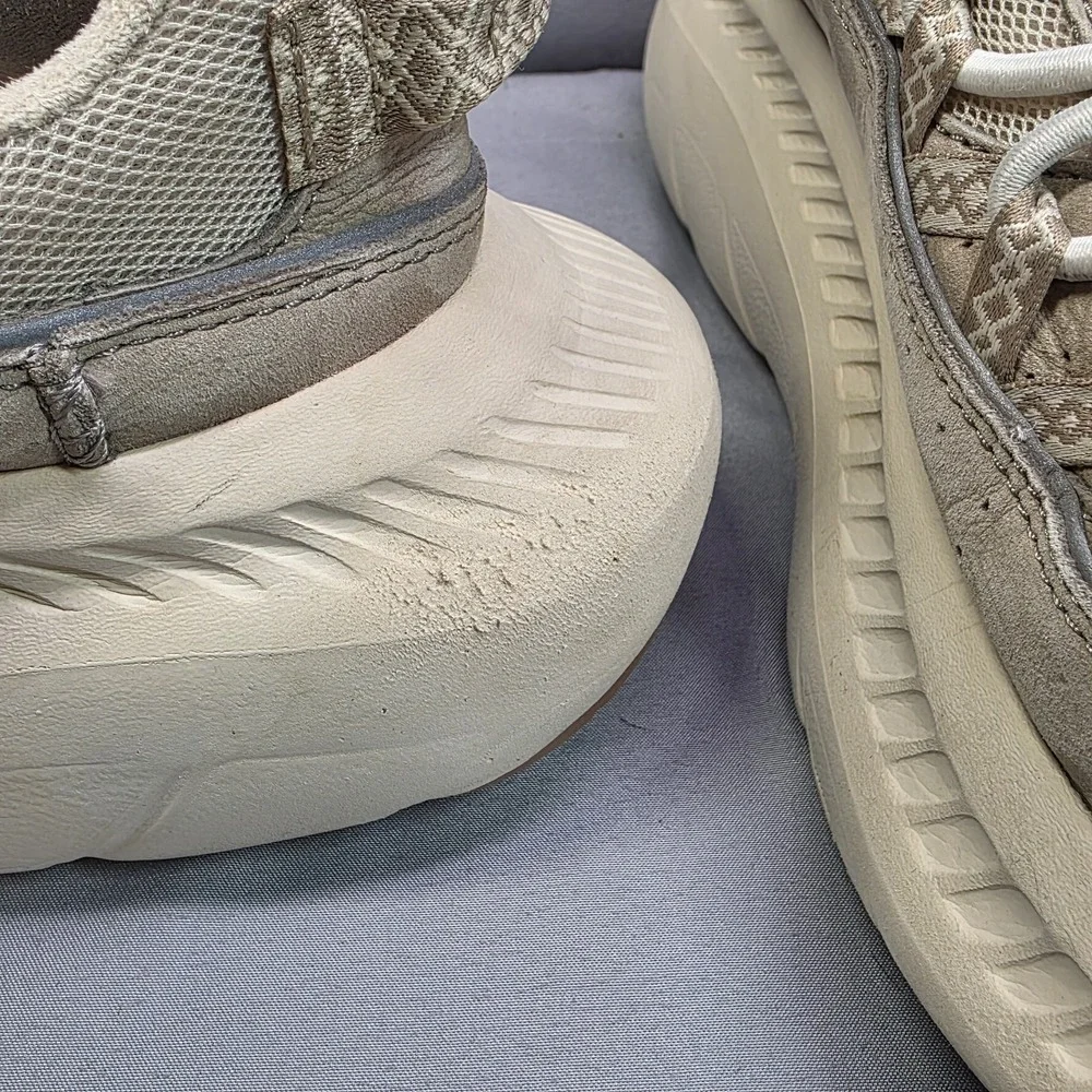 UGG CA805 V2 Remix Heritage Beige Athletic Chunky Shoes Sneaker Men's‎ Size 5.5